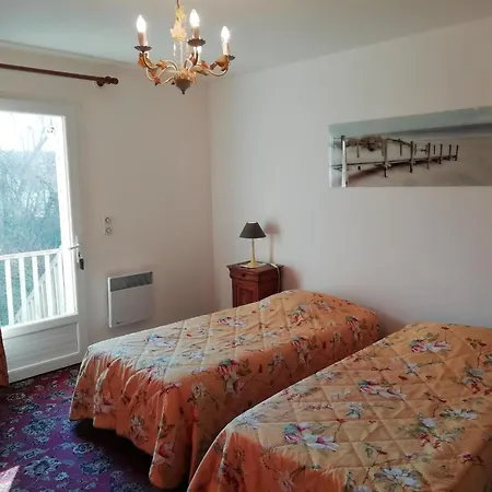 Charming With Swimming Pool In Chalet