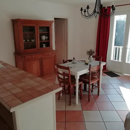 Charming With Swimming Pool In Chalet