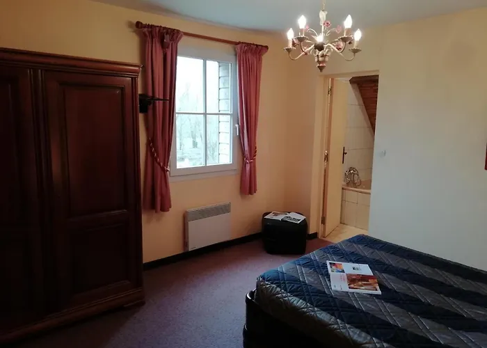 Charming With Swimming Pool In Chalet