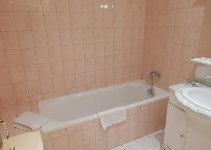 Charming With Swimming Pool In Chalet *